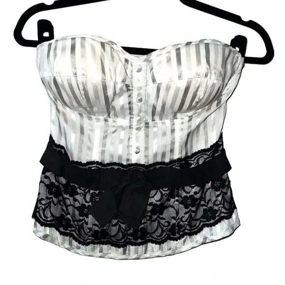 𝐂𝐎𝐓𝐓𝐎𝐍 𝐄𝐗𝐏𝐑𝐄𝐒𝐒 | WHITE AND SILVER STRIPED STRAPLESS METALLIC TOP - Picture 8 of 8